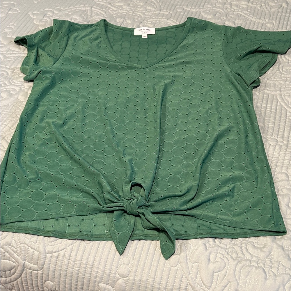 Kim & Cami eyelet V-neck top Mint Green
SZ Medium